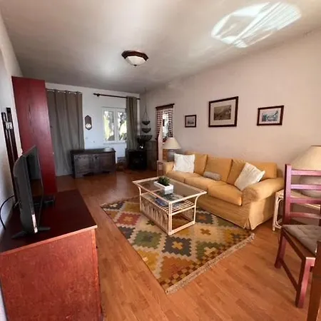 Private Oceanfront With 180 Degree Sea View, 100 M Terrace 度假居 *