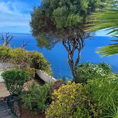 Private Oceanfront With 180 Degree Sea View, 100 M Terrace Prázdninový dům