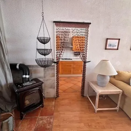 Private Oceanfront With 180 Degree Sea View, 100 M Terrace 別荘