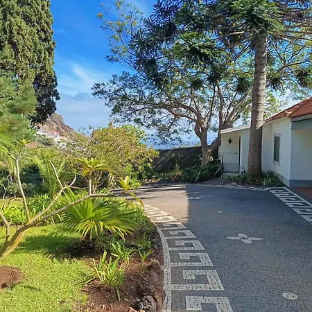 Private Oceanfront With 180 Degree Sea View, 100 M Terrace Фуншал