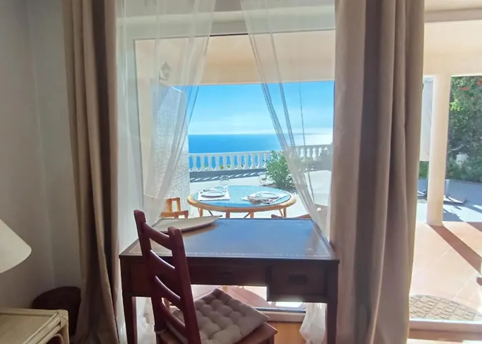 Private Oceanfront With 180 Degree Sea View, 100 M Terrace Дом отдыха Фуншал