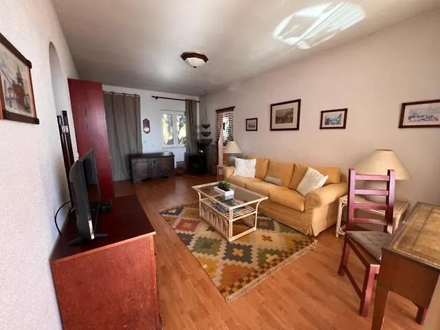 Private Oceanfront With 180 Degree Sea View, 100 M Terrace 度假居 *