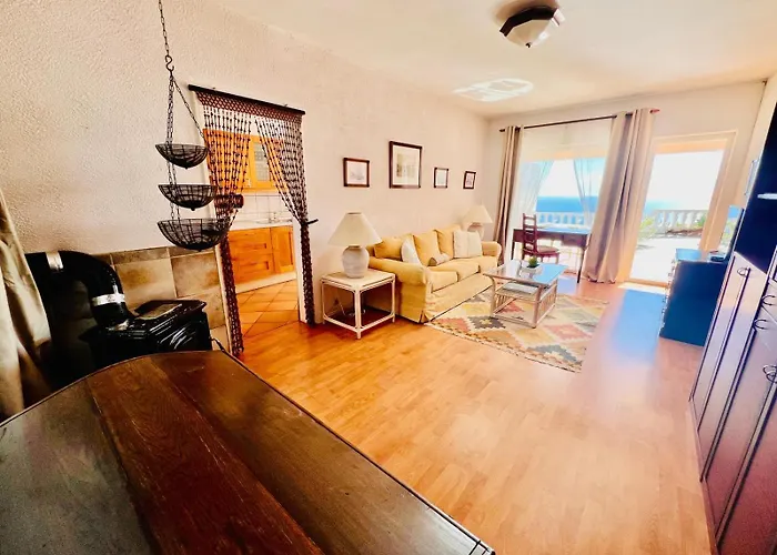 Private Oceanfront With 180 Degree Sea View, 100 M Terrace 度假居