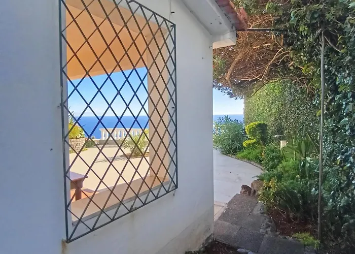 Private Oceanfront With 180 Degree Sea View, 100 M Terrace * Фуншал